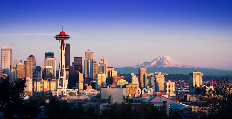 Seattle skyline with Mount Rainier